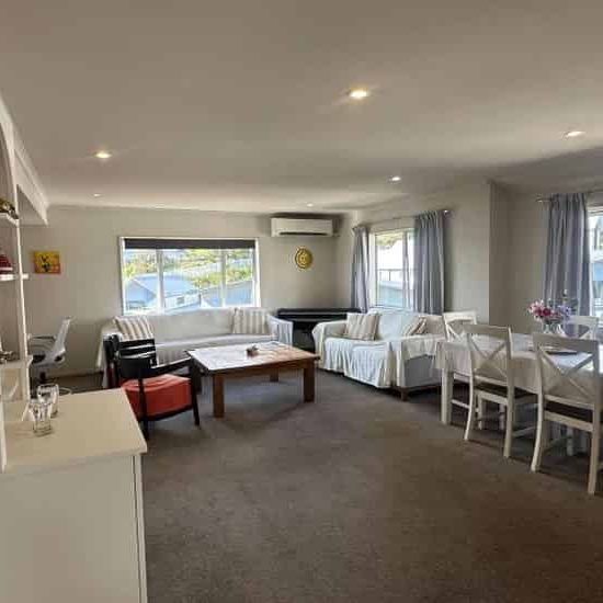 Discover Your Perfect Family Home in Vibrant Newlands, Wellington! - Photo 1
