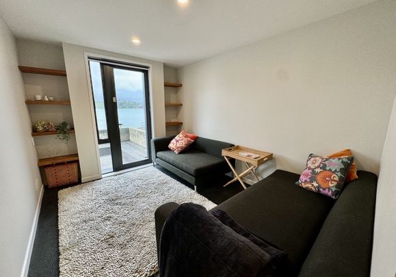 Split level townhouse on the waterfront - Photo 1