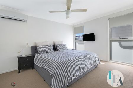 Stylish & Spacious Three-Bedroom Townhouse in Prime Location - Photo 2