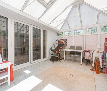 3 Bed Detached House, The Horse Close, RG4 - Photo 1