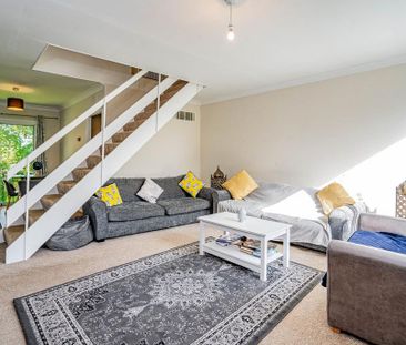 3 bedroom maisonette to rent - Photo 2