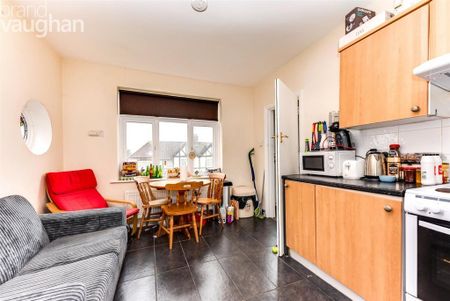 5 bedroom semi-detached house to rent - Photo 3