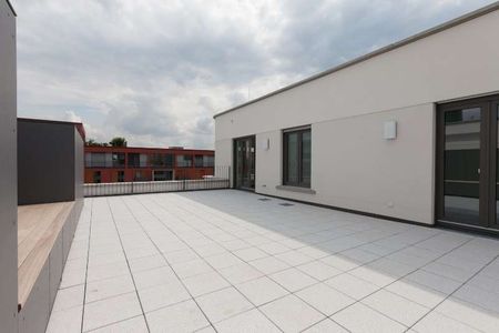 Über den Dächern von Frankfurt: Penthouse mit EBK & weitläufiger Süd-West-Dachterrasse - Photo 3