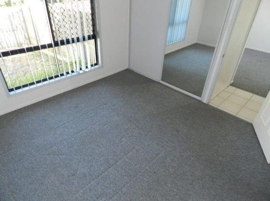 3 BEDROOM DUPLEX WITH PLENTY OF ROOM - Photo 1