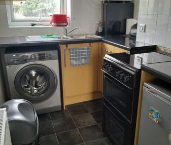 1 bedroom Flat To Let - Photo 3