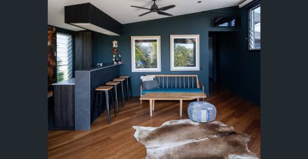 A JEWEL IN THE CROWN - Photo 2