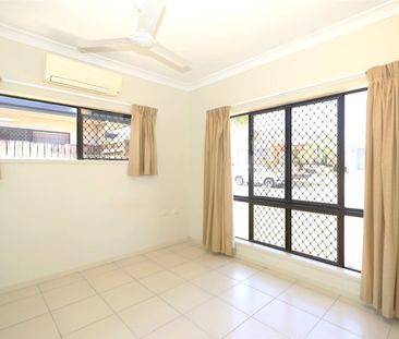 Fully Tiled and Air Conditioned Family Home - Huge Patio - Excellen... - Photo 3