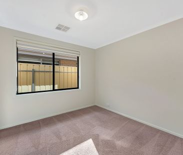 Large Modern Family - 20 Minutes to CBD - Photo 6