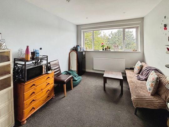 Frimley High Street, Frimley, Camberley, Surrey, GU16 - Photo 1