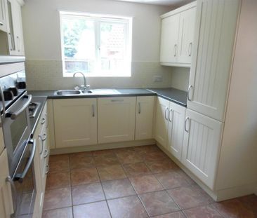 4 bedroom detached house to rent - Photo 4