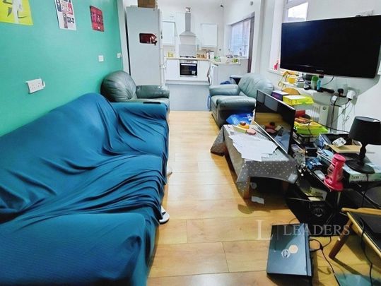 6 bedroom house to rent Standish Road, Manchester, M14 - Photo 1