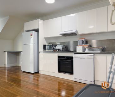 West Melbourne - Photo 2