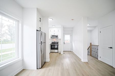 For Lease - 426 Veterans Drive Unit# 1, Barrie, Ontario - Photo 2