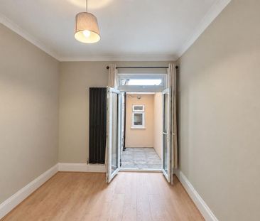 2 bedroom ground floor flat to rent - Photo 2