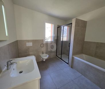 MODERNO SPAZIOSO E SOLEGGIATO - Foto 2