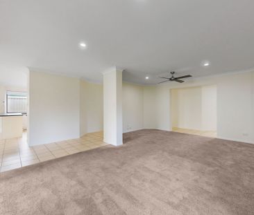 For Lease: Spacious & Modern Family Home in Upper Coomera! - Photo 2