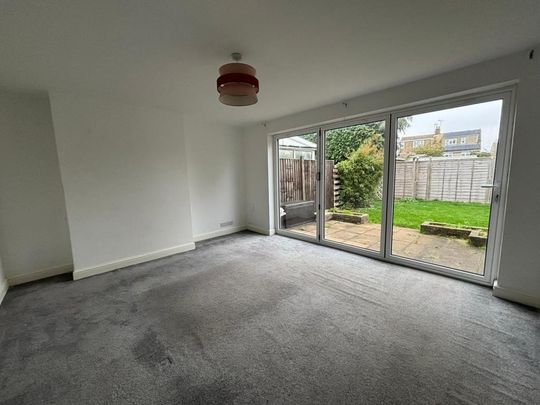 4 bedroom semi-detached house to rent - Photo 1