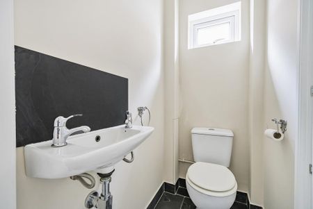 3 bedroom detached house to rent - Photo 2