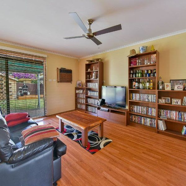 Spacious Family Living with Open Plan Design - Photo 1