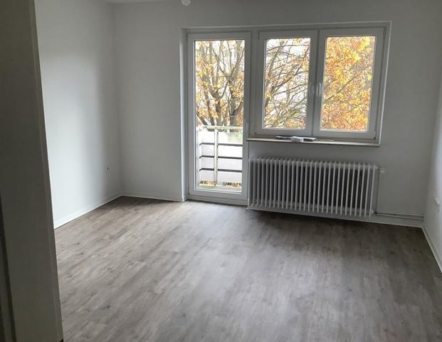Sanierte 2-Zimmer Wohnung mit Balkon! - Foto 1