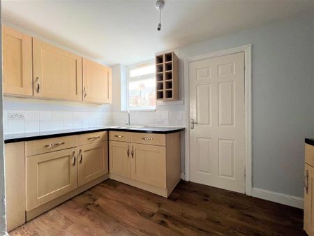 2 bedroom end of terrace house to rent - Photo 5