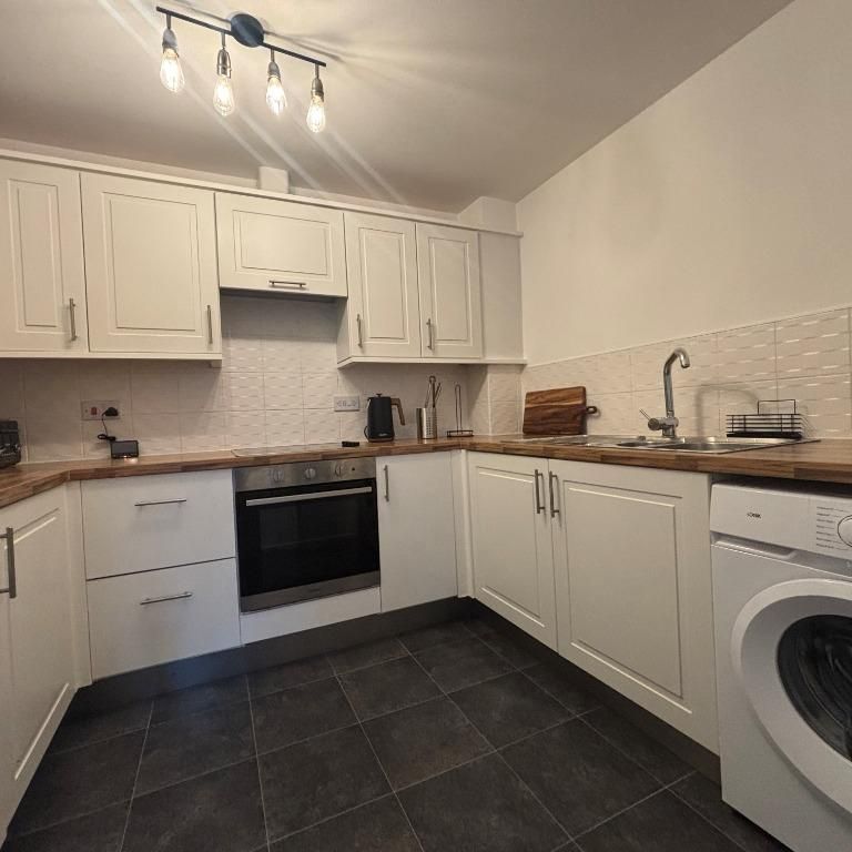 2 bedroom flat to rent - Photo 1