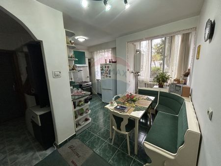Apartament cu 3 camere de închiriat în zona Central - Photo 5
