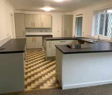 4 bedroom terraced house to rent - Photo 4