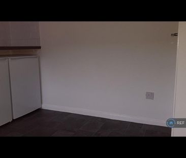 3 bedroom flat to rent - Photo 3
