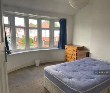 3 bedroom semi-detached house to rent - Photo 2