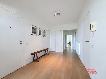 Prachtig gerenoveerd appartement met garage - Photo 5