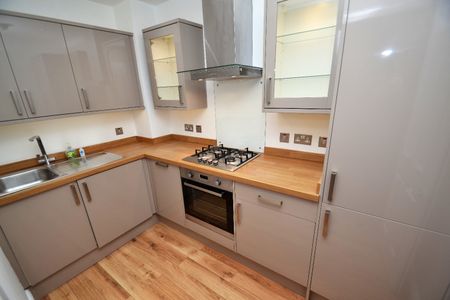 2 bed flat to rent in Clarkston Road, Glasgow, G44 - Photo 2