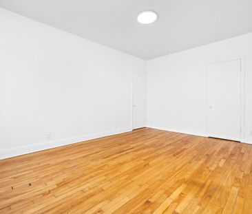 3495 avenue Ridgewood - Beautiful 2-Bedroom Apartment for Rent - Photo 1