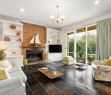 CHARMING VICTORIAN-INSPIRED HOME IN A BRIGHT, LOW MAINTENANCE GARDE... - Photo 5