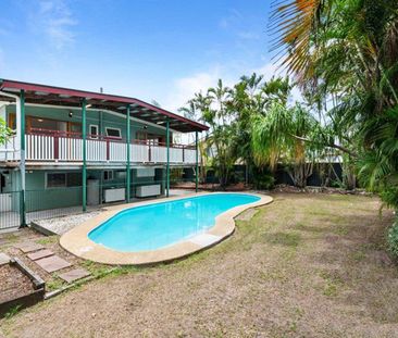 Spacious Home with Pool and Gardens - Photo 5