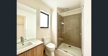 The 3 bedroom 2 Bathroom Townhouse Corner Tranquil Abode Close to Amenities - Photo 4