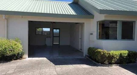 Comfortable, warm, north facing 3 bedroom home - Photo 3