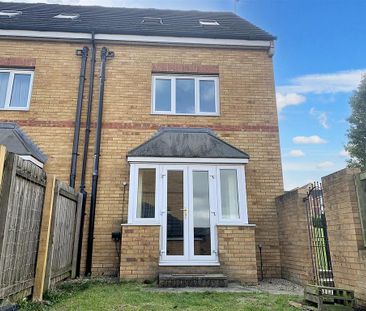 3 bedroom semi-detached house to rent - Photo 5