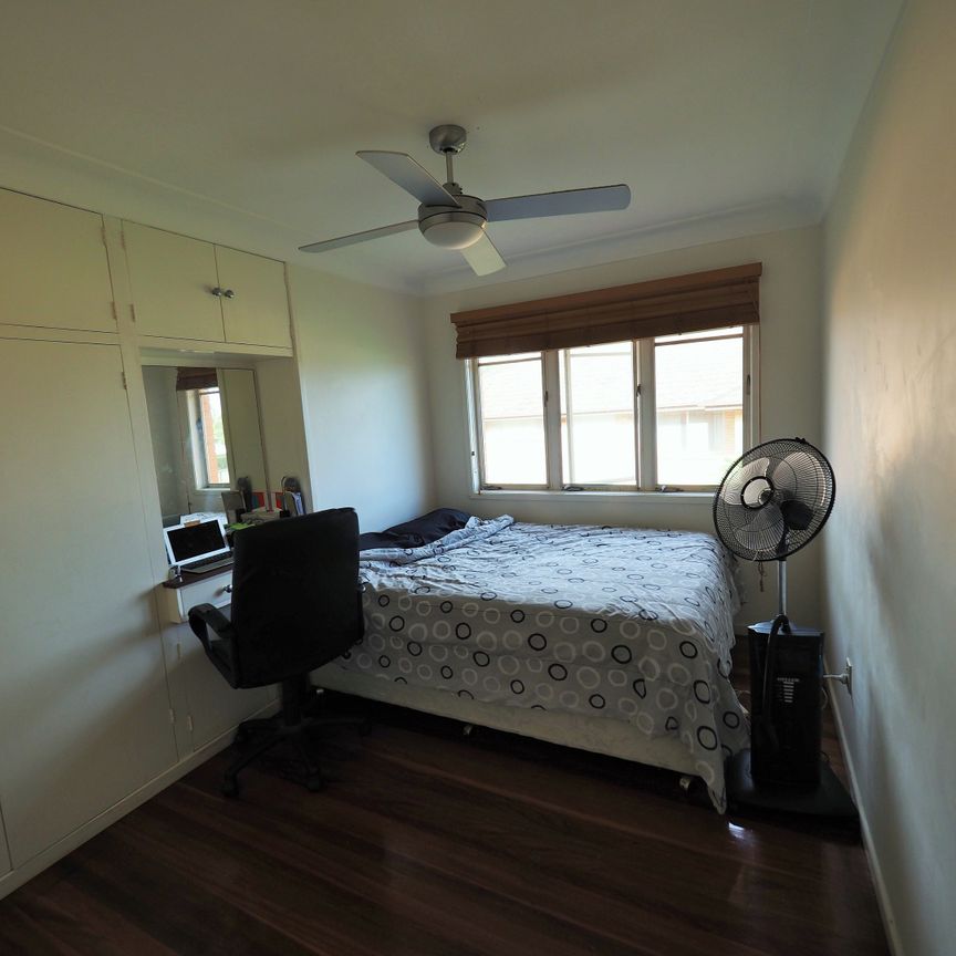 28 Pacific St, Chermside West QLD 4032 - House For Rent | Domain - Photo 1