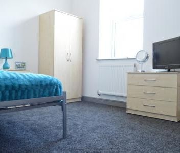 London Road, Newcastle-under-Lyme, ST5 - Photo 1