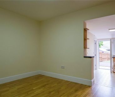 3 bedroom end of terrace house to rent - Photo 1