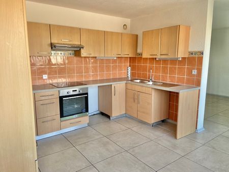 Location Appartement 3 pièces 71m² - Photo 3