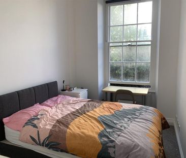 3 bedroom flat to rent - Photo 4