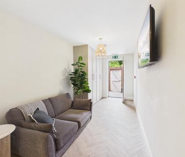 Room 2 The Ashley Collection, Ashley Avenue, Belfast, BT9 7BT - Photo 4