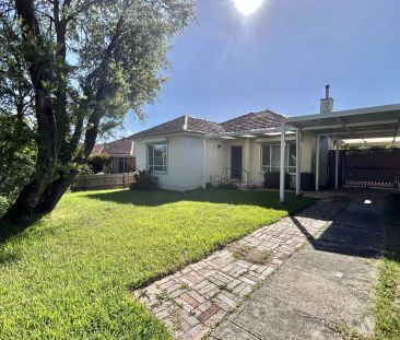 Beautifully presented family home set in prime location, offering b... - Photo 1