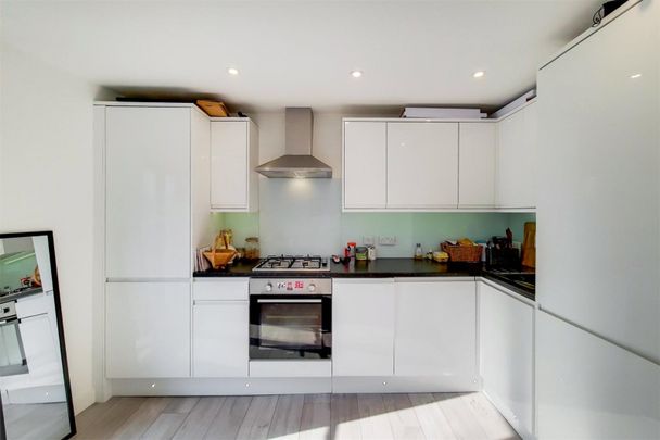 Clarence Street, Hampton Wick, KT1, London - Photo 1