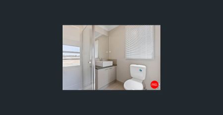 Spacious & modern family home! Gardener Included! Possibly Available Earlier!! - Photo 5