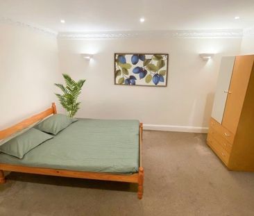 Room in a Shared Flat, Woolwich Road, SE10 - Photo 4