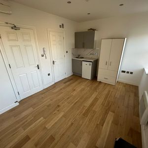 Studio Flat, Avington Grove, SE20 - Photo 2