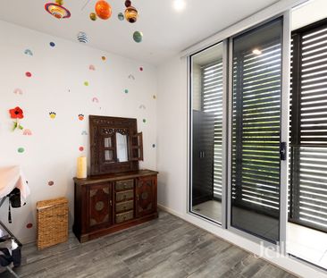 Heading - Contemporary Living with Elevated Views in the Heart of I... - Photo 3